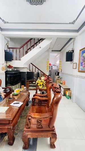 nhà giáp q10.q11.dt(4x14) 3 tầng.hxh 5m.sổ như a4.lạc long quân.đối diện cư xá tự do.nhĩn 6 tỏi tl