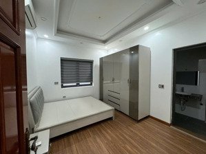 cần tiền bán gấp căn him lam 5 tầng sẵn gói thuê. thang máy kinh.lh: 