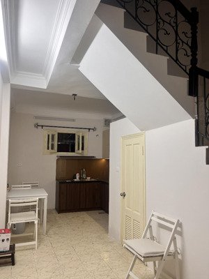 cho thuê nhà chính chủ, ngõ 221 hoàng hoa thám, 30m2x3tầng, mới sửa đẹp, đường ống nước thay mới.