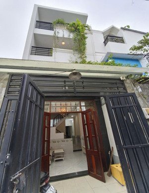 cần cho thuê nhà đẹp 911/6a quang trung p.14 quận gò vấp.