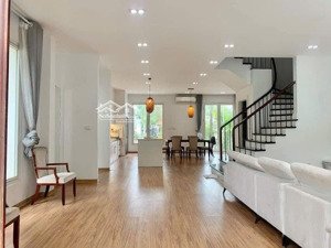 cho thuê biệt thự song lập vinhomes riverside , 161m2 giá tốt nhất thị trường chỉ từ 30tr