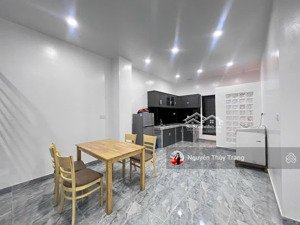 cho thuê căn gốc nhà nguyên căn 7 triệu/tháng nhà mới sạch đẹp cạnh hồ bơi, sân đậu xe rộng