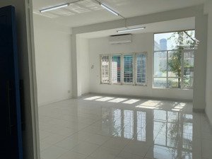 văn phòng q. 1 - 50m2 9.5tr/tháng - không gian lý tưởng cho doanh nghiệp của bạn