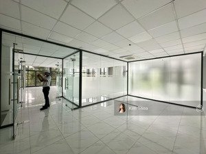 tầng 2 (160m2) căn góc trục chính vạn phúc, ngăn sẵn 3 phòng, có máy lạnh thang máy, bvệ. giá 30 tr
