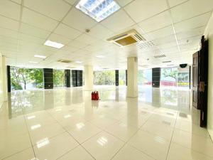 chính chủ cần cho thuê mbkd mặt phố dịch vọng 200m2 giá tốt