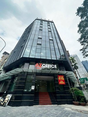 mbkd lô góc 3 mặt tiền, thoáng sáng vị trí đắc địa mặt phố dịch vọng 400m2/2 tầng chỉ 90tr/tháng