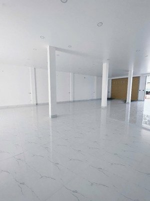 cho thuê mặt bằng mới 100% gần thành phố mới , thủ dầu một
- diện tích : 10x30, - xây dựng: 10x22