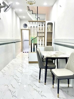 q8 nhà mới đón tết 3pn&2wc sổ hồng riêng ko qh gần chợ hoa xuân trên bến dưới thuyền