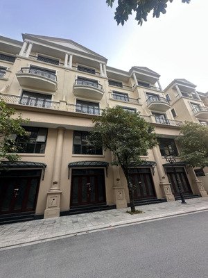 liền kề đảo dừa cực đẹp, dt 70m2, mt5m, 5 tầng hoàn thiện ngoài, vị trí gân ngay ngã 4. nhỉnh 11ty