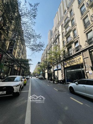 chính chủ cần bán liền kề dòng tiền 100tr/tháng nhà 8 tầng có thang máy lh 