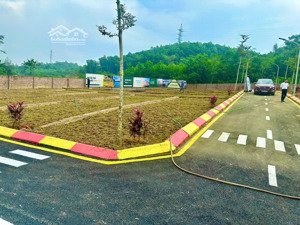 chính chủ em cần bán mảnh đất 82m2, full thổ cư. sổ đỏ chính chủ rõ ràng