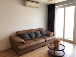 cho thuê nhanh căn hộ sky center, 139m2, 3 pn + 3wc, có slot ô tô. giá 25tr.lh: hồng)