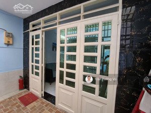 bán nhà cũ tiện xây mới
hẻm 2.5m thích quảng đức, phú nhuận