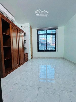 chính chủ bán nhà đường láng, hàng hiếm lô góc 25m2x6t, ngõ thông cách phố 50m giá nhỉnh 6 tỷ