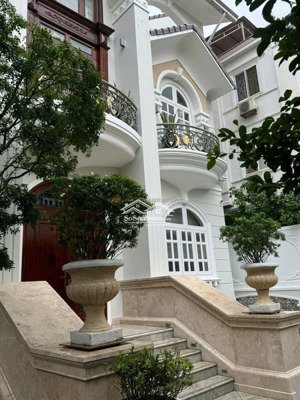 biệt thự: hầm 3 tầng diện tích khủng 303m2. siêu hiếm. siêu phẩm đẳng cấp tại thảo điền. giá 76 tỷ