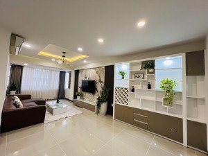 cần bán gấp mỹ khánh 1b, view hồ bơi, 113m2, giá bán 8,9 tỷ thương lượng. lh 