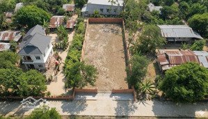 chính chủ tôi cần bán gấp 1 lô đất tân phú trung 175m2 giá 12tr/m2 mong gặp dc khách thiện trí