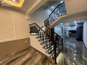 Cho thuê nhà Văn Cao, 5 ngủ khép kín (85m2), nội thất cao cấp