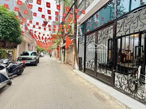 chính chủ bán nhà giảng võ - ngọc khánh - ngõ ô tô - thang máy - nội thất xịn - ở ngay - cực hiếm.