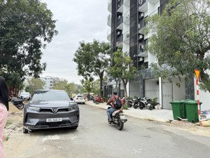 chính chủ gửi bán lô góc 2 mặt tiền đường đào tấn đối diện trường đại học fpt đà nẵng