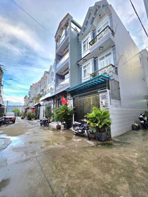 bán nhà đẹp 2 lầu - 4pn - cách hẻm xe hơi vài bước chân - tt.nhà bè