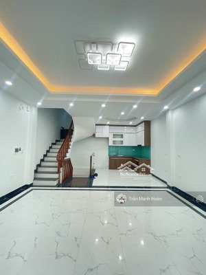 chính chủ bán nhà 4tx39m2 đại linh-trung văn-nam từ liêm. ngay lê quang đạo. ôtô đỗ gần. giá 8tỷ5