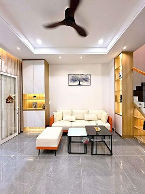 phan xích long - 4 tầng - 5 phòng ngủ (5x10)- 8tỷ còn thương lượng