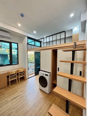 cc mini tại mai dịch, ngay gần doãn kế thiện, có máy giặt sấy riêng, ban công thoang, ô tô đỗ cửa