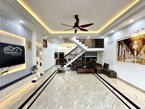 nhà ô tô đỗ cửa phố thiên lôi - vĩnh niệm - aeon mall