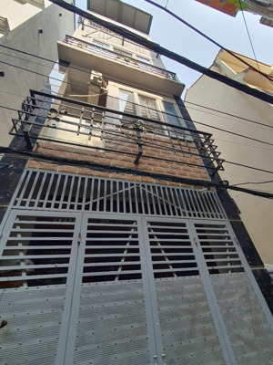 nhà dân lô góc 4 tầng cần bán tại mặt ngõ văn phú, có tổng 4pn, chỉ 30m ra đường chung cư victoria