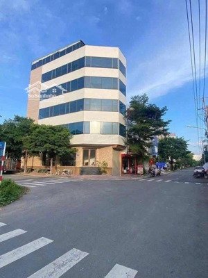 siêu phẩm tòa nhà 7 tầng lô góc 2 mặt tiền đường gs3, gs12 đường 20m, khu tt hành chính dĩ an