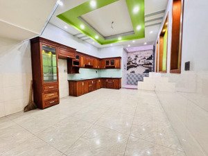 đông hoà - dĩ an - căn góc 2 mặt tiền kinh doanh đa nghành nghềkhu vực sầm uất. gần siêu thị go d