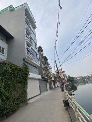 8,6tỷ nhà hồ bồ đề, 36m2, 5tầng, mặt tiền 4,6m. vew hồ, 20m ra hồ ô tô tránh.