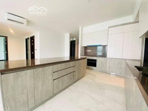 cho thuê căn hộ sky villa 181m2
