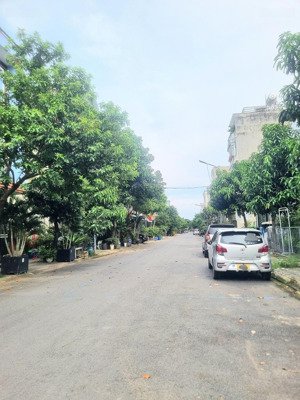 nhà 1 trệt 2 lầu - p. tân bình - tp. dĩ an - bình dương diện tích: 4,5m 17,5m ( 79m) kết cấu: