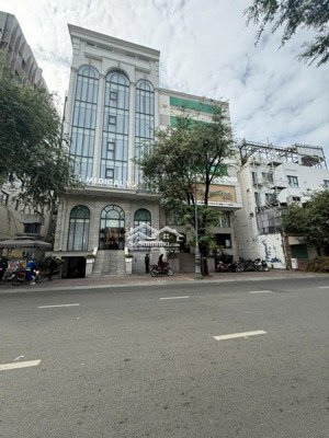 tòa nhà hầm 6 tầng- 1350m2 sàn mặt tiền đường nguyễn văn khối- dt 10 x25m- hdt 160tr/th -giá 53 tỷ