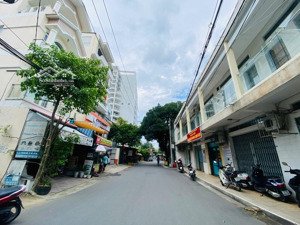 nhà 5 tầng mới xây-ngay trường đh cảnh sát- cực kì sầm uất-có thang máy-tự khai thác lên đến 7%/năm