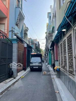 đỉnh cao - vị trí đẹp, cách 2căn ra mt, hẻm oto thích quảng đức,p3,pn. 3tầng- 70m2. còn 8,9 tỷ tl