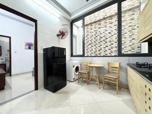 căn hộ 1pn full nt rộng 35m2, máy giặt riêng, thang máy, gần vòng xoay lý thái tổ & đh ueh