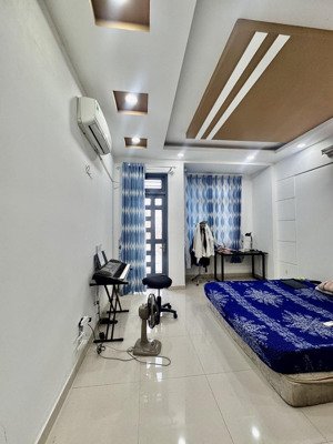 chính chủ mới gửi - cạnh cv làng hoa - xe hơi đậu cửa - 4 x 21 - 4 tầng - 8.5 tỷ