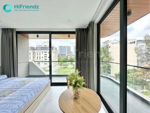 trống lại studio 2 ban công full new 100% ngay đảo kim cương quận 2