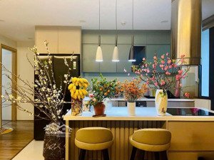 mình chủ nhà cần bán gấp căn 3 ngủ, căn góc, view hồ cực phẩm, ban công đông nam tòa c6 d''capitale