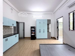 khai trương chdv studio cửa sổ bancol ngay dương quảng hàm 3 người 3 xe