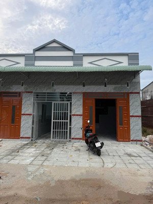 thanh lý rẻ dãy trọ doanh thu 15tr/ tháng tại đ. d10, thới hoà, bến cát giá chỉ 1 tỷ 080.