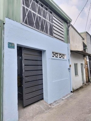 cho thuê nhà mới xây - vị trí gần với các bạn quán ăn, nhà hàng, trường học