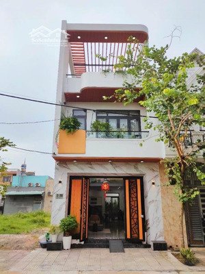 bán gấp căn nhà 1t1l 1 tum nhỏ ngay bưu điện bà tri, đang cho thuê 8tr/tháng