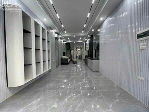 Bán nhà mặt phố Đê La Thành 50m2 vỉa hè rộng mặt tiền rộng 18.5 tỷ