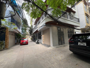 phân lô oto. thang máy. chỉ hơn 15 tỷ. chùa láng đống đa. dt 38m2x5t đẹp. 2 mặt trc sau. bán gấp.