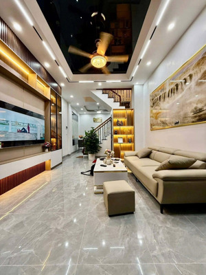 gần phố! hoàng mai lô góc 2 thoáng ngõ thông, sđcc, nhà mới coong, full nội thất, 45m2*5t