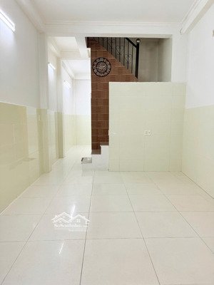 nhà 2 tầng gần ga metro - 2 tầng đúc - không quy hoạch - ccvb